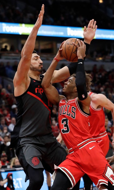 Seth Curry scores 20 points, Trail Blazers rout Bulls